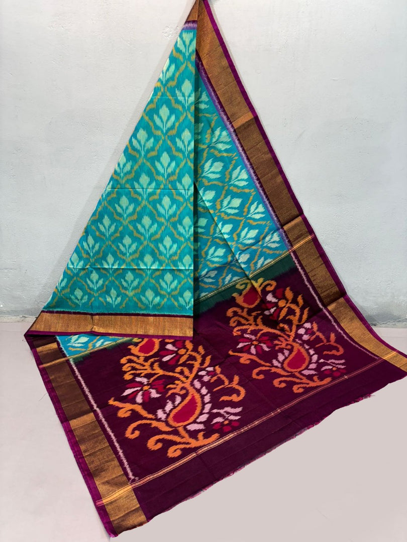 Crafted for the elegant your look in this rama ikkat silk Saree