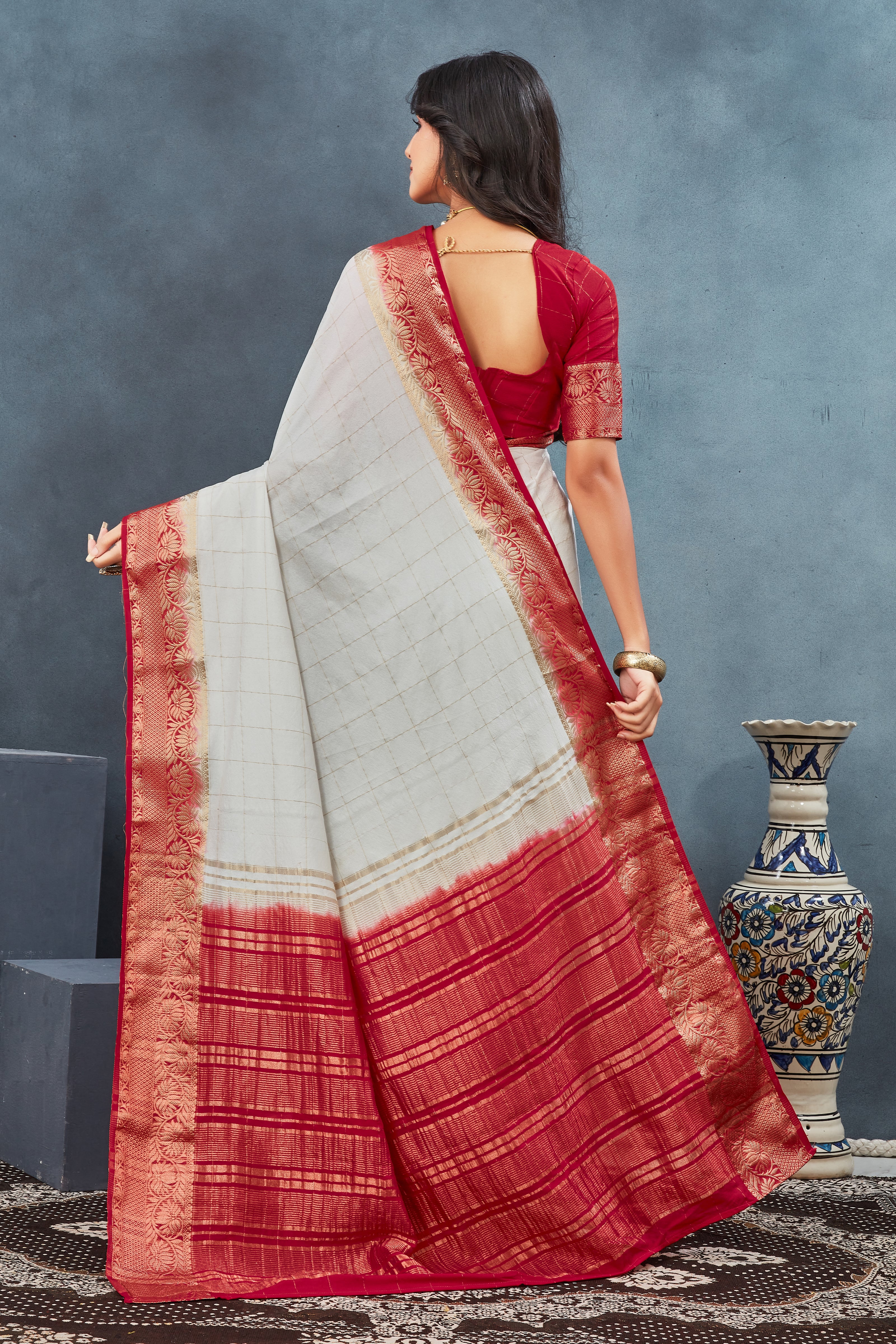 Buy Sarees Online | Latest Designer & Traditional Saree Collection
