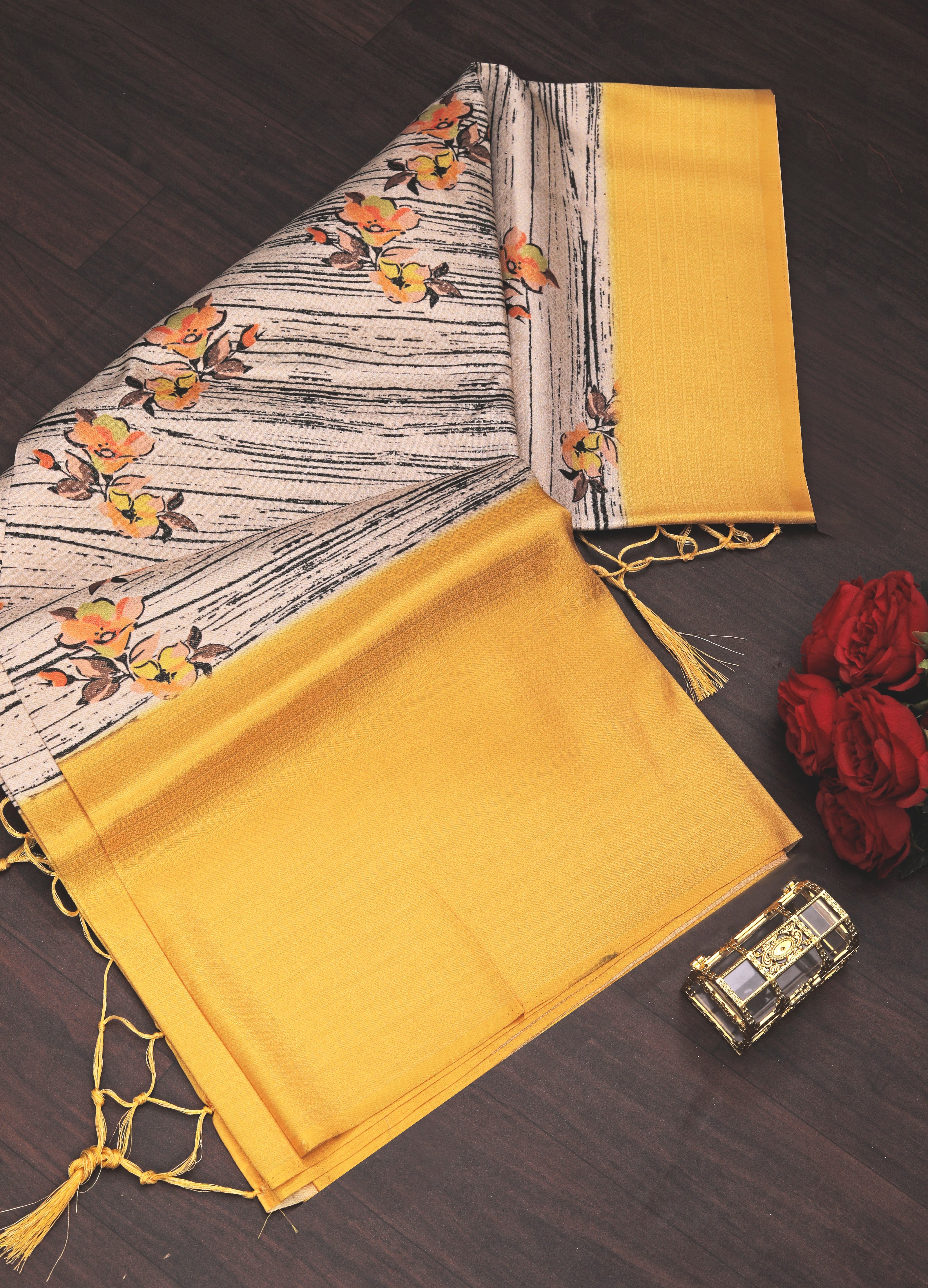 Graceful Handloom Saree Featuring Digital Ikkat Prints