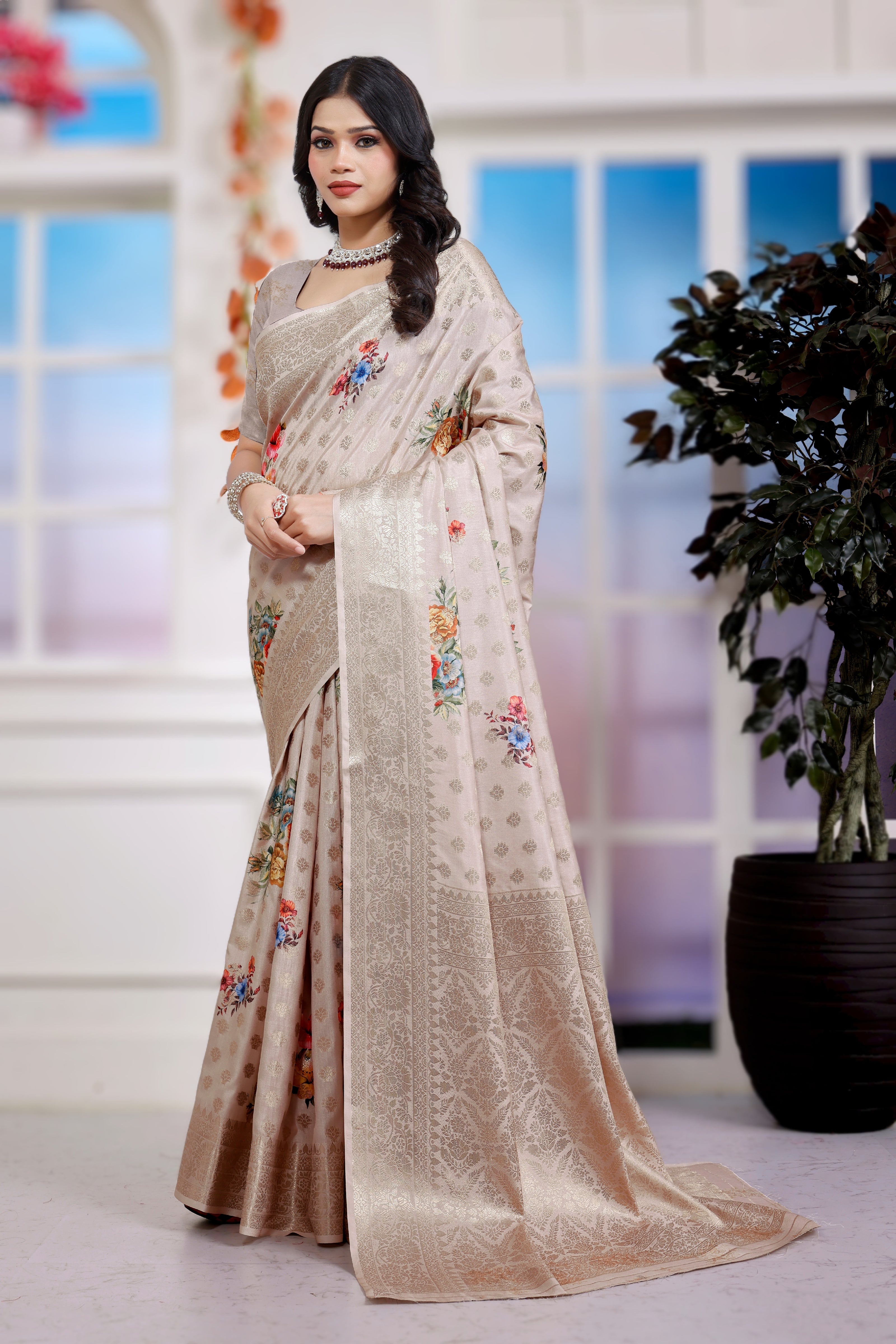 Digital Print on Viscose Pallus: Artful Drapes, Modern Elegance