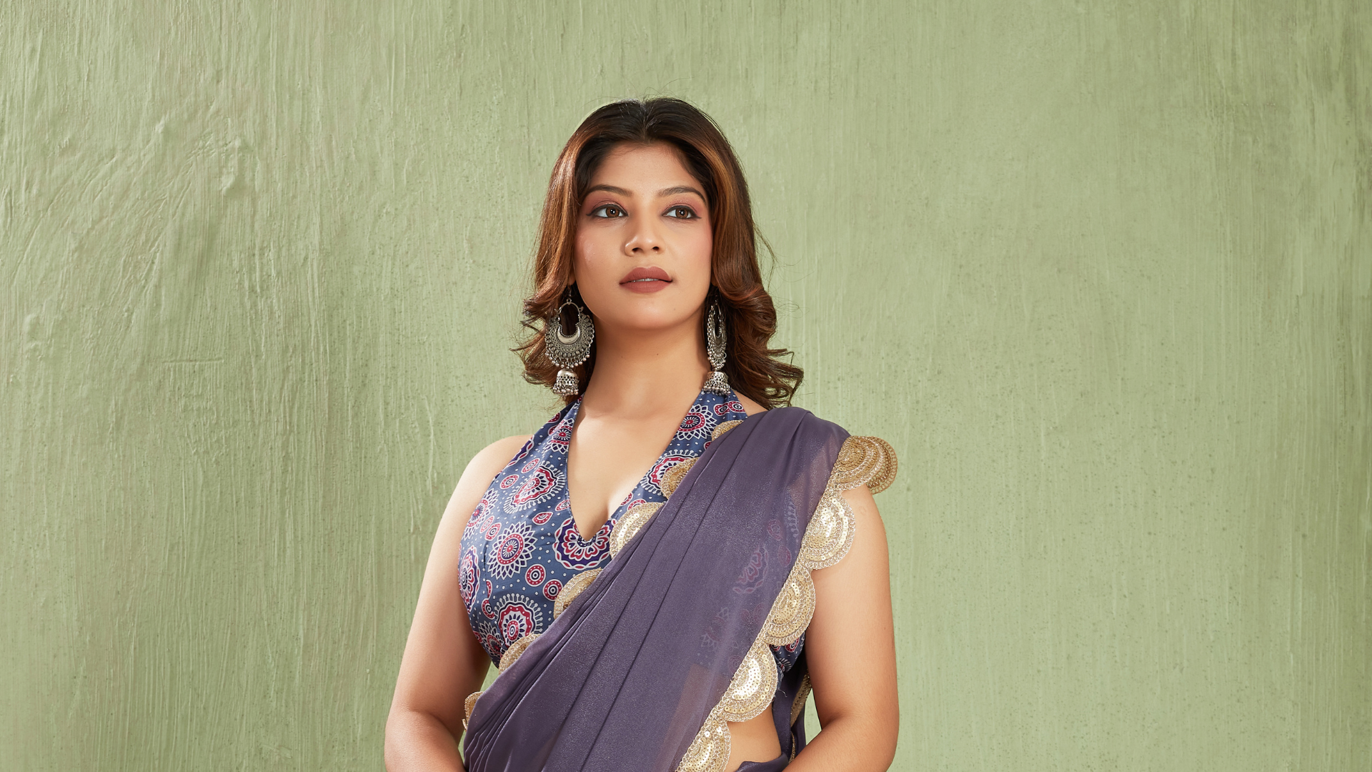 Lightweight Tissue Silk Sarees Featuring Chic Lace Borders