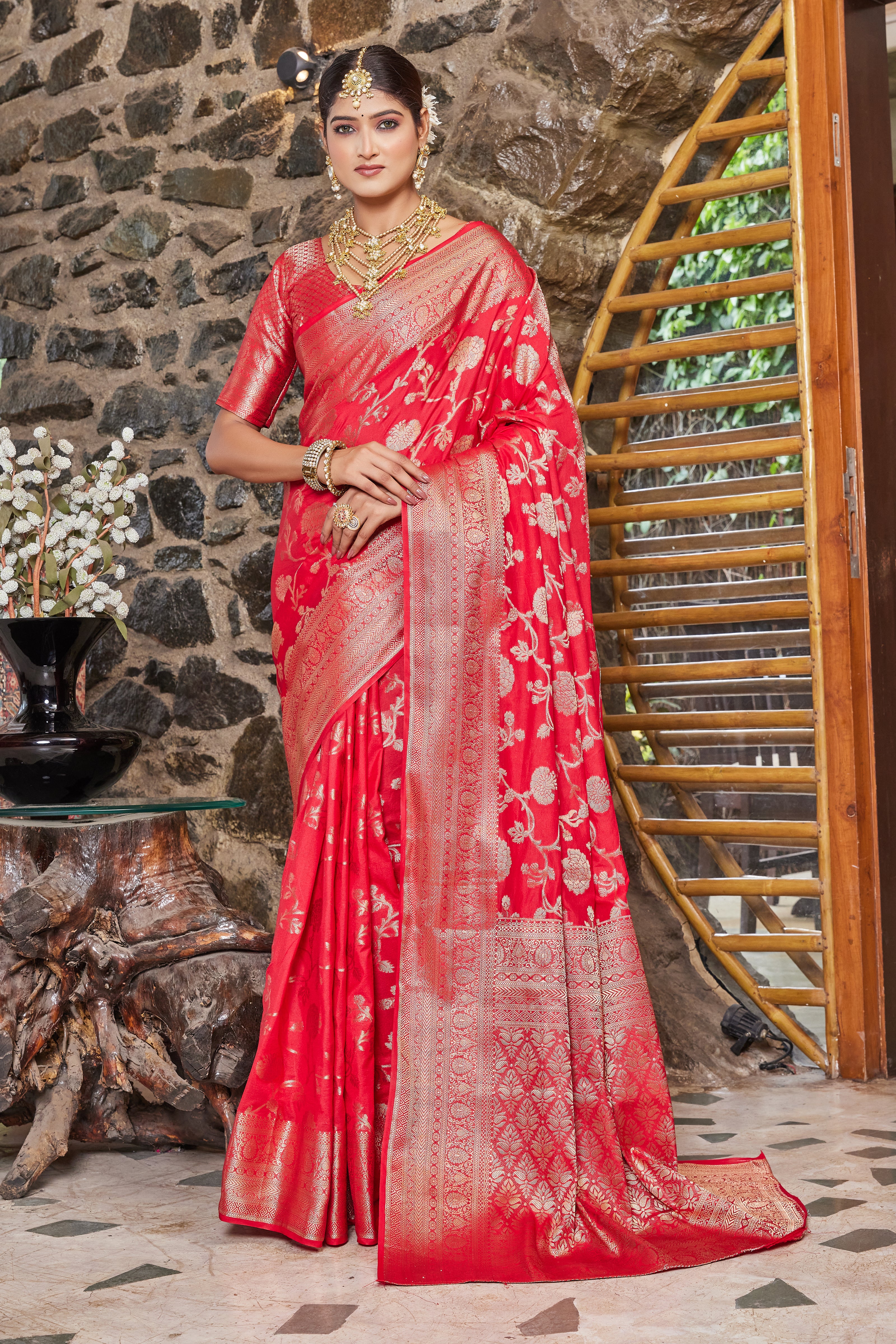 Sarees That Glow with Ethnic Pride