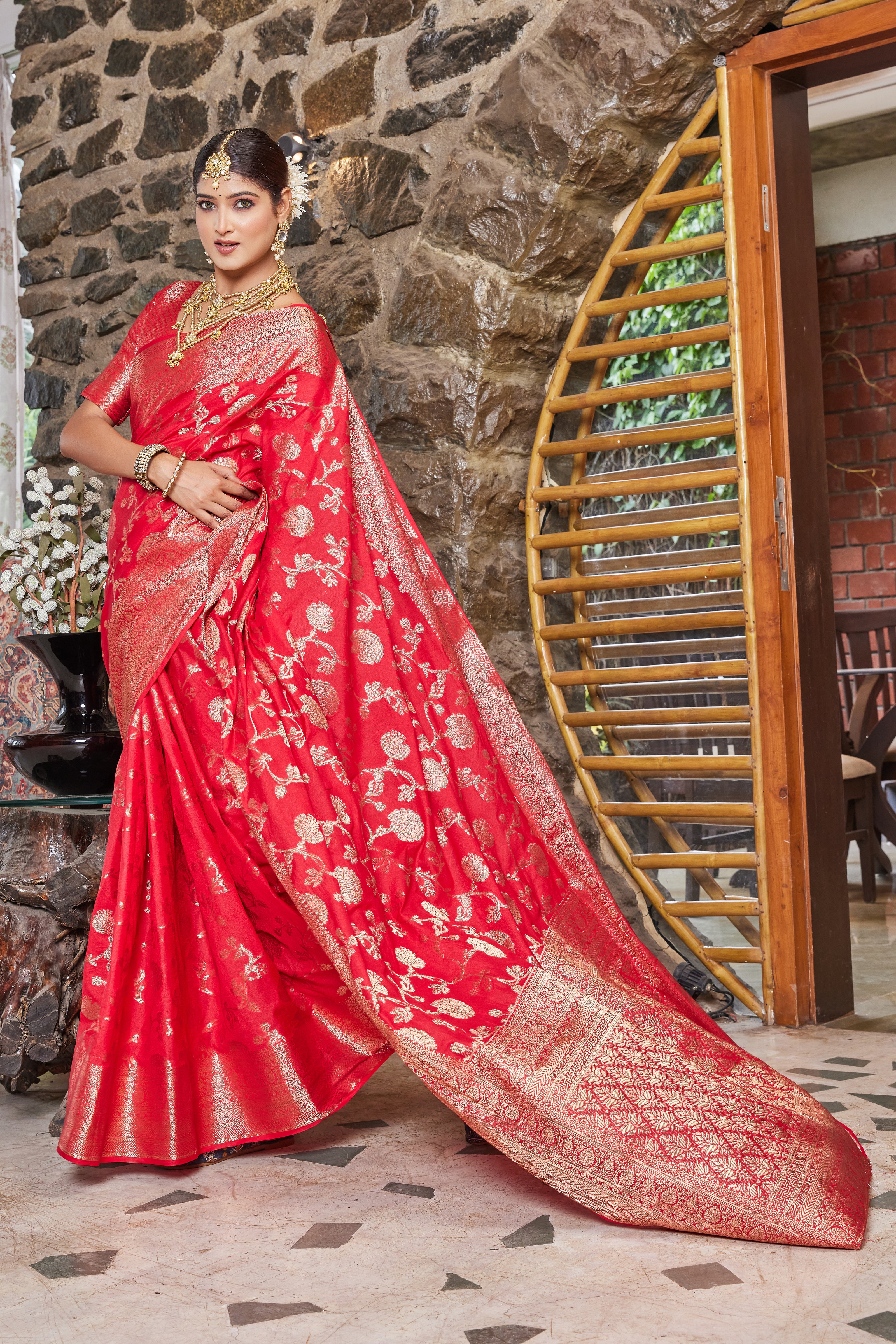 Sarees That Glow with Ethnic Pride