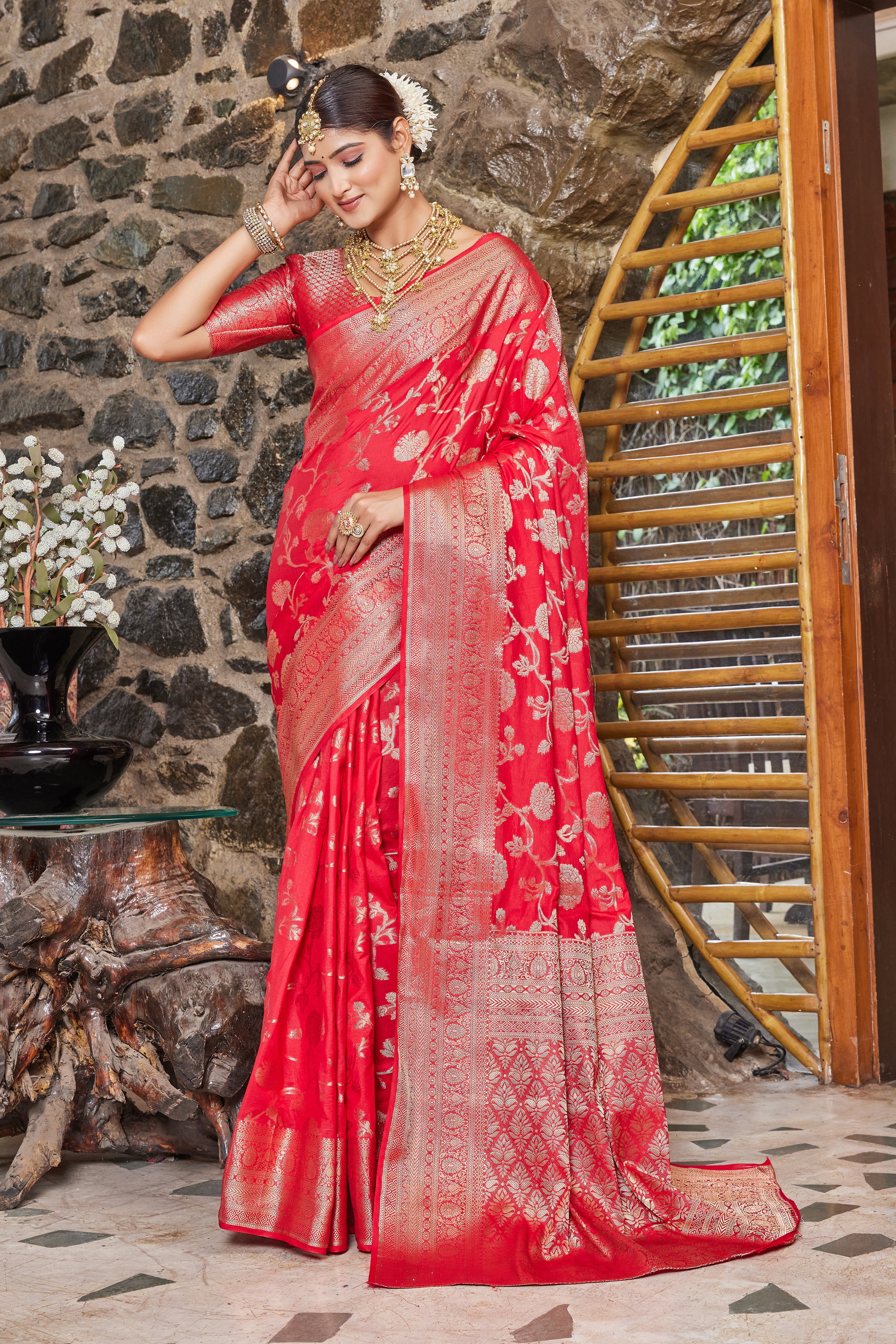 Sarees That Glow with Ethnic Pride