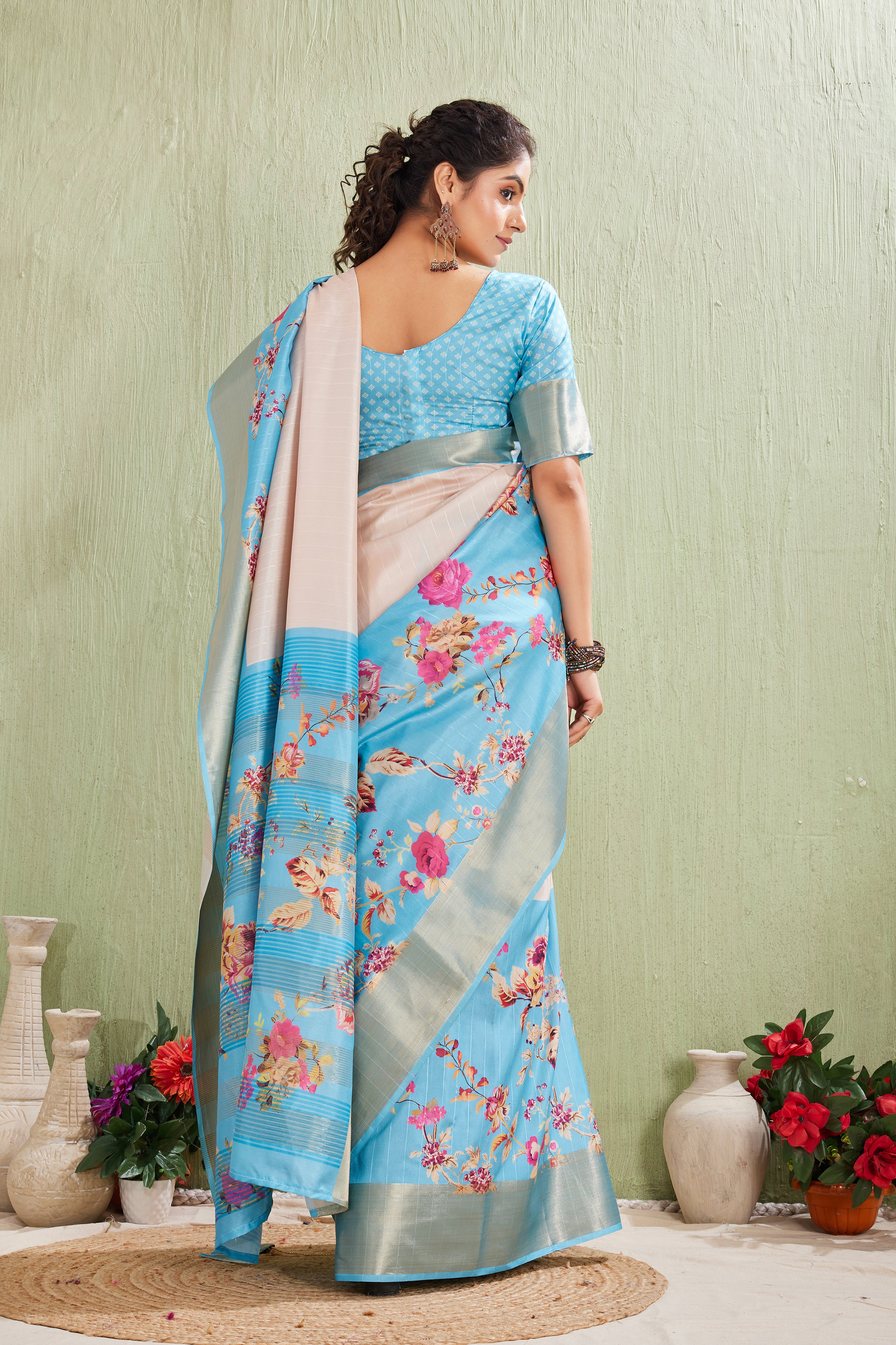 Unfold the Charm of Handcrafted Sarees