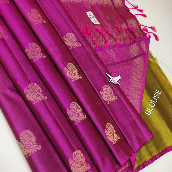 Loomed Perfection Magenta Silk Saree With Traditional Craftsmanship