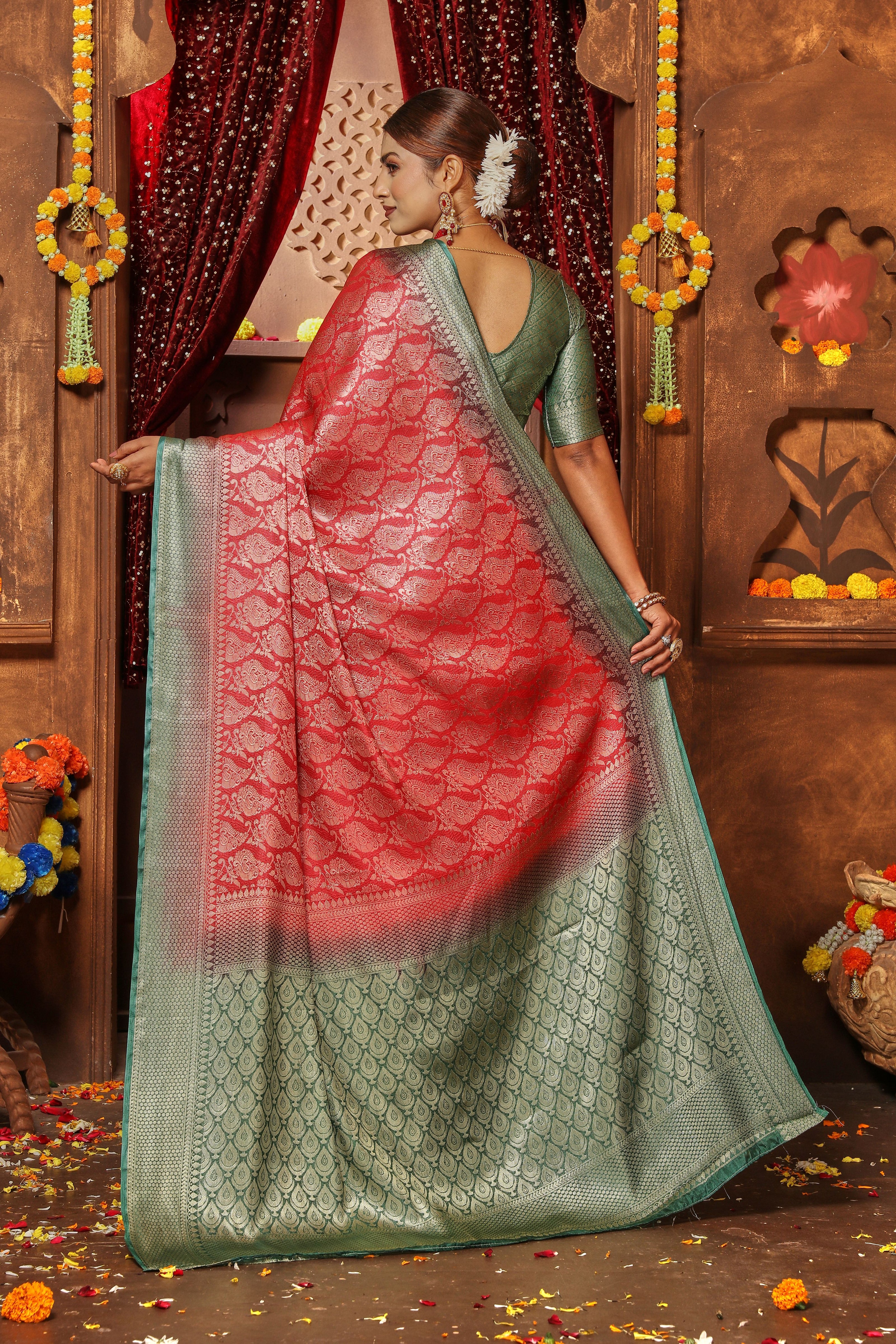 Rich Traditional Sarees – A Cultural Delight