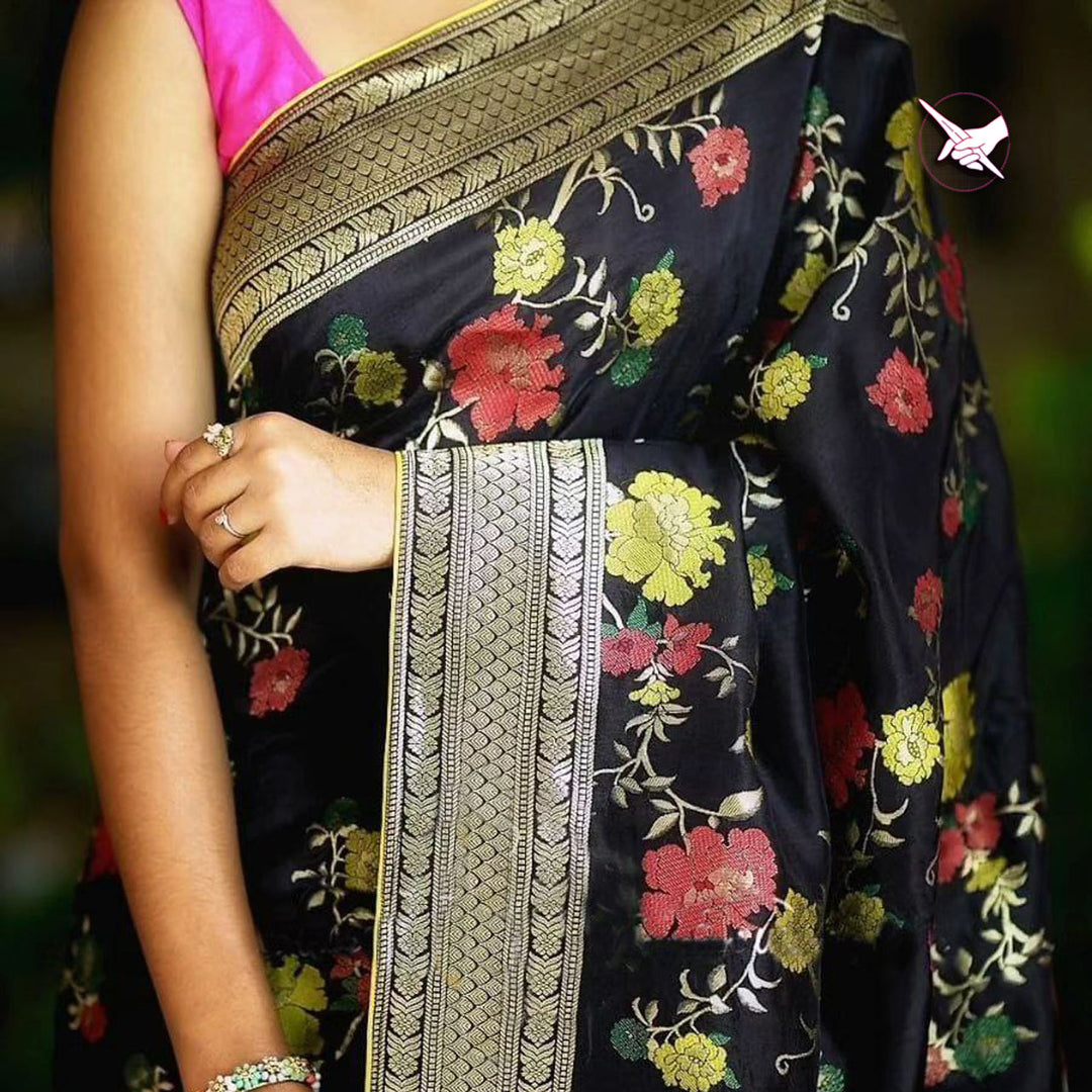 Graceful Black Pattu Silk Saree Featuring Traditional Weaving Artistry