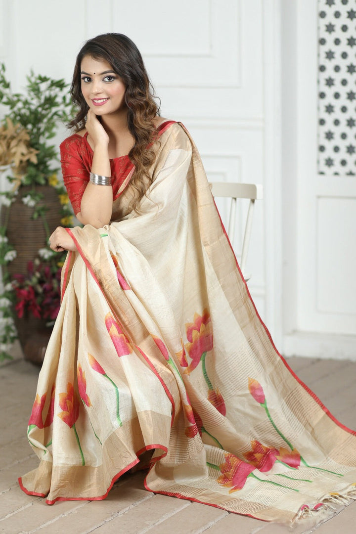 Beige Tussar Silk Floral Kalamkari Hand Painted Saree With Unstitched Blouse Piece