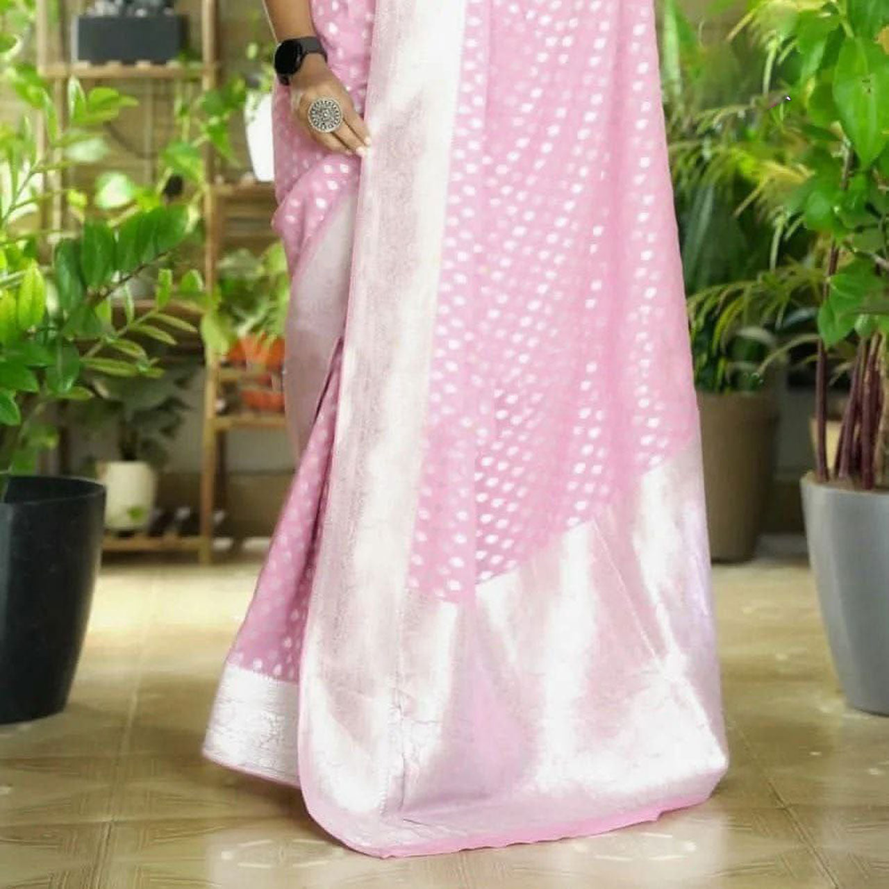 Chic Pink Georgette Silk Saree Featuring Traditional Weaving Motifs