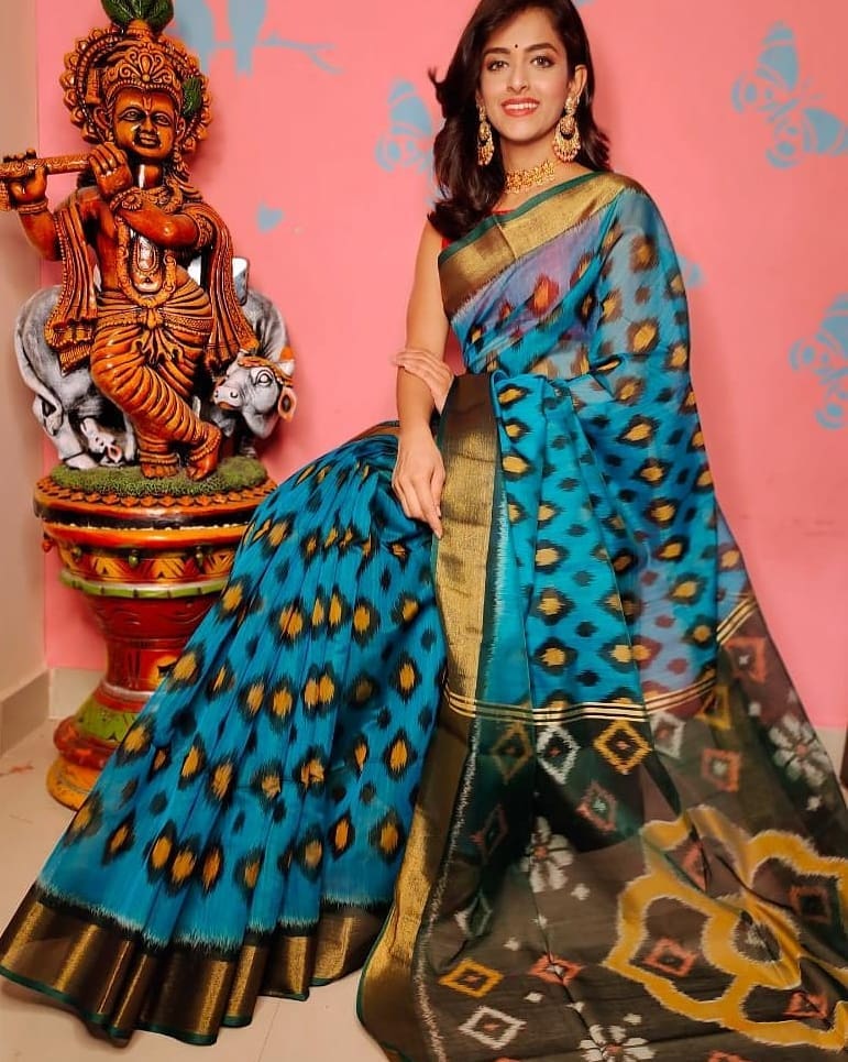 Classic Soft Silk Saree With Rich Ikkat Prints And Handloom Finish