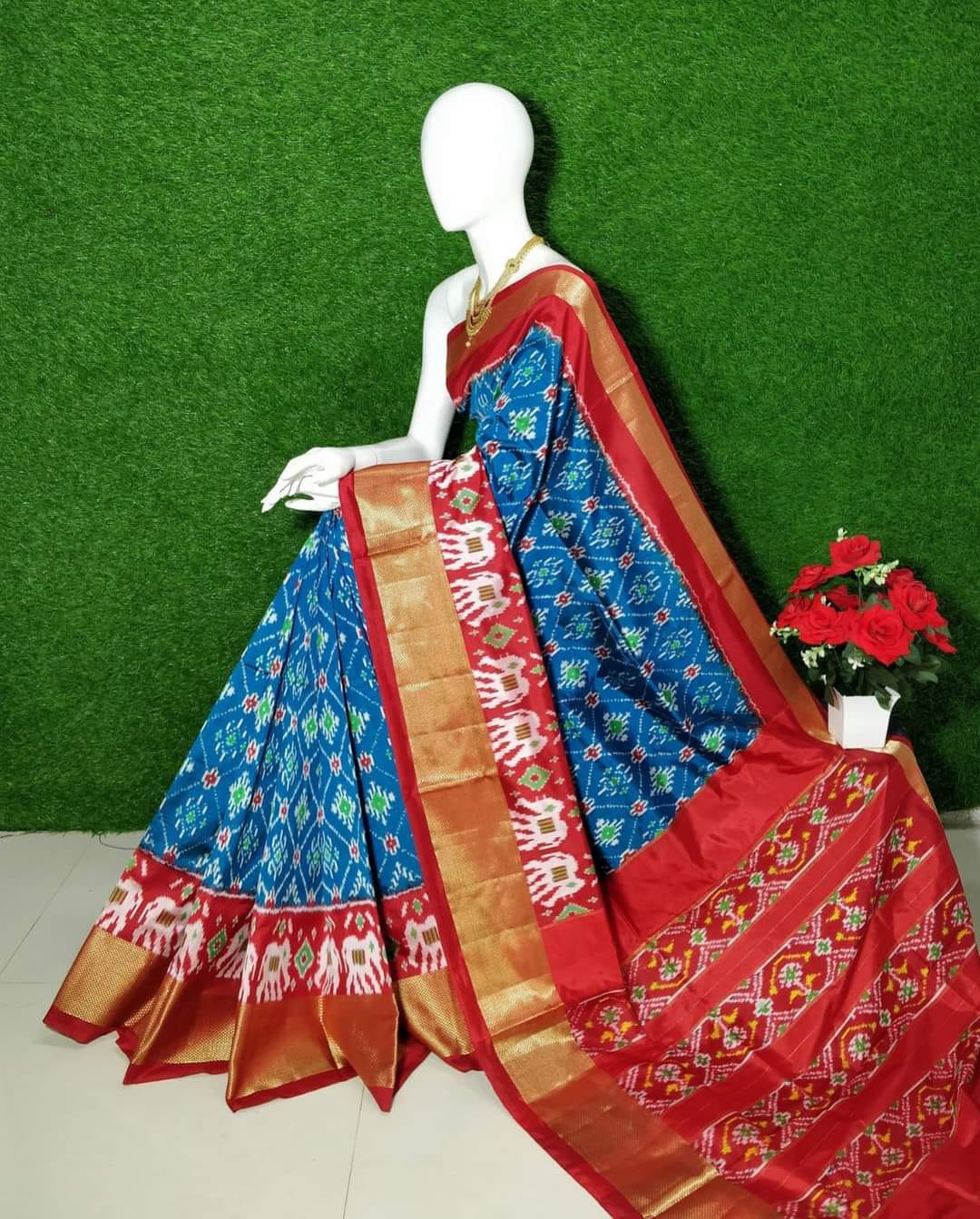 Luxury Handloom Soft Silk Saree With Digital Pochampalli Patterns And Fancy Blouse