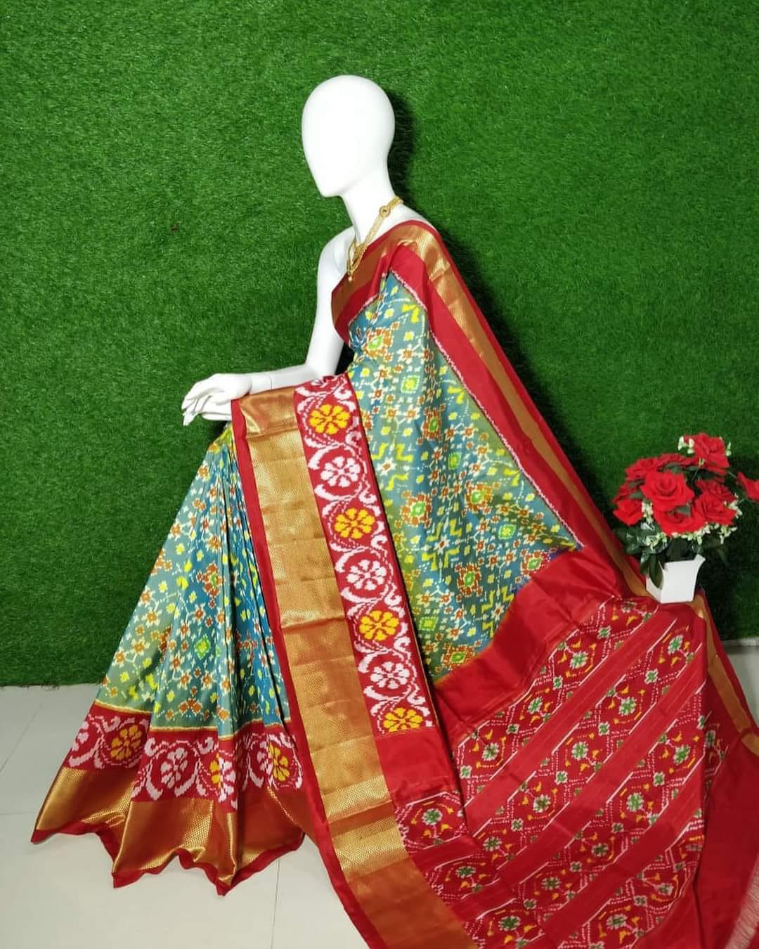 Stylish Handloom Woven Soft Silk Saree With Pochampalli Digital Art And Fancy Blouse