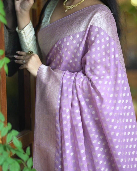 Chic Light Purple Pure Georgette Silk Saree Featuring Rich Handloom Work