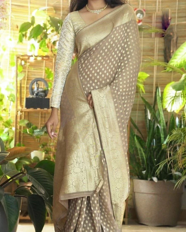 Stylish Golden Georgette Silk Handloom Weave Saree In Pure Fabric