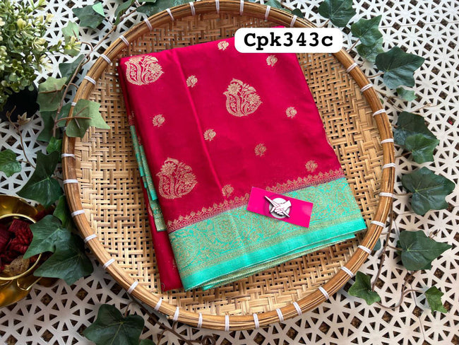 Alluring Red And Green Handloom Soft Silk Saree Elegant Woven Texture